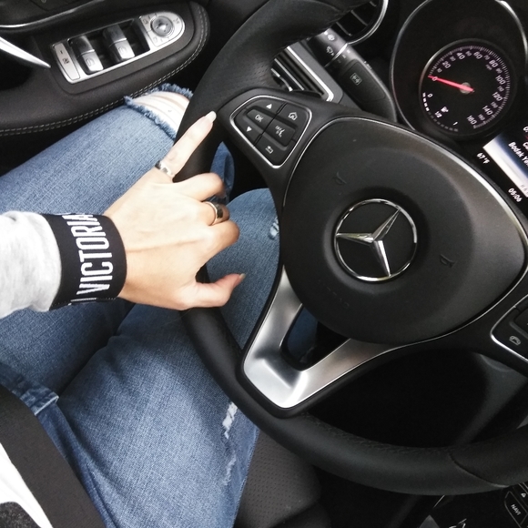 Meet your Posher, Stephanie - Picture 3 of 16